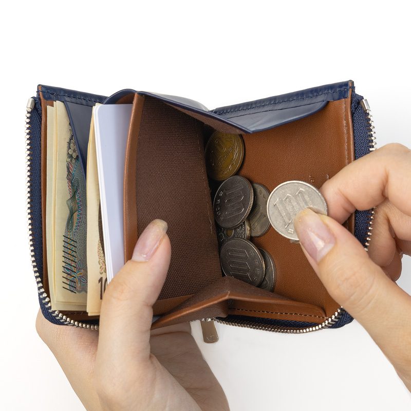 松阪牛レザーの上質な質感を、手のひらサイズに。ミニマルで機能的な